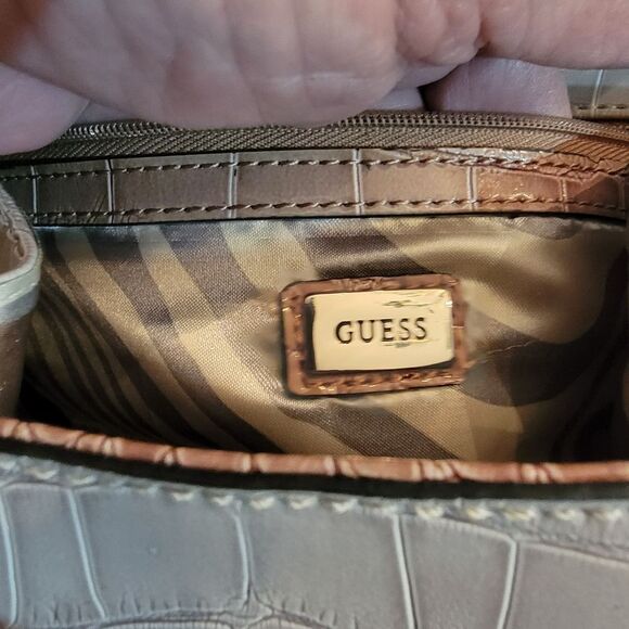 Guess Satchel purse gray animal print bow heart patent leather - Picture 5 of 13